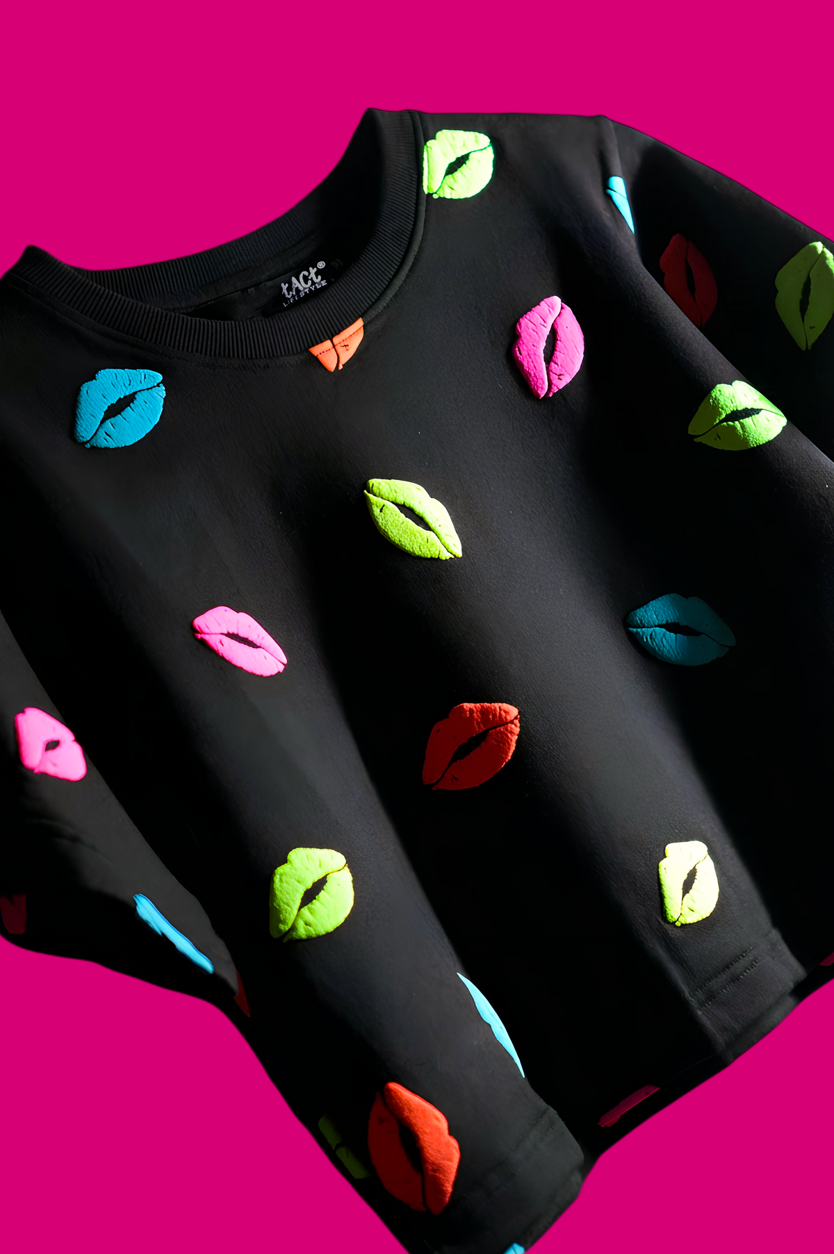 Kiss Pop Oversized Cropped Tee