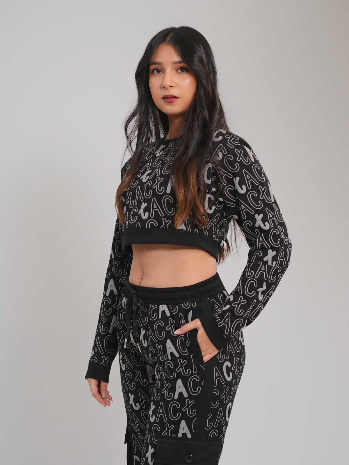 Signature Cropped Sweatshirt - Tactlifestyle 